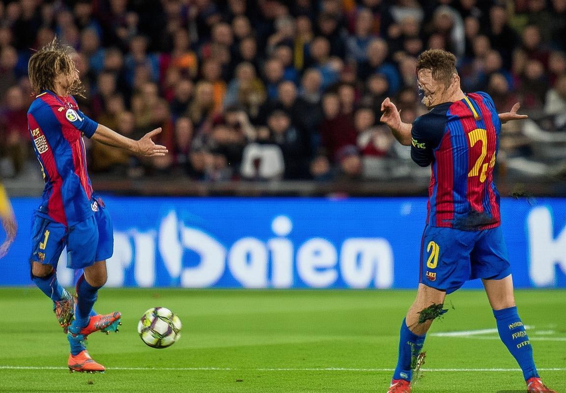 2018西甲巅峰对决：马竞VS巴萨战术解析与经典瞬间回顾(图1)